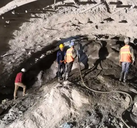 恩阳拱顶带模注浆料的施工流程及注意事项